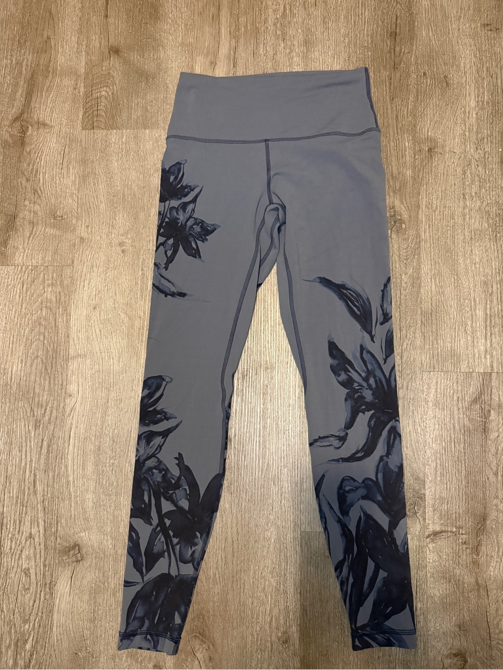 Lululemon women’s medium High-Waist Gray Floral Leggings